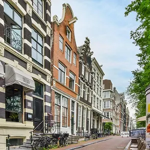 De Achterkamer, A Tiny Attic On The Herengracht Amsterdam